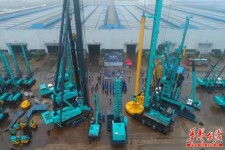 八款 超級裝備 亮相 工程機械之都 再添新成員